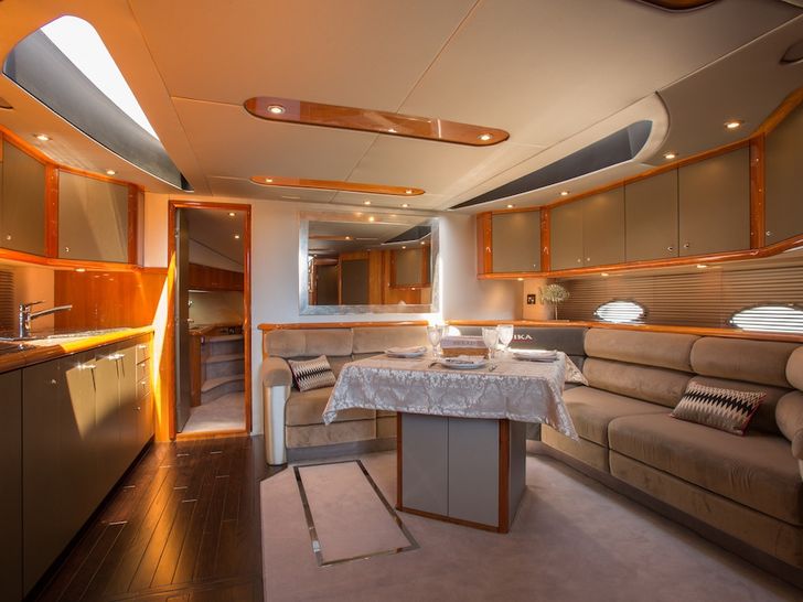 YANSIKA Sunseeker Predator 92 Sport - saloon YANSIKA Sunseeker Predator 92 Sport - saloon