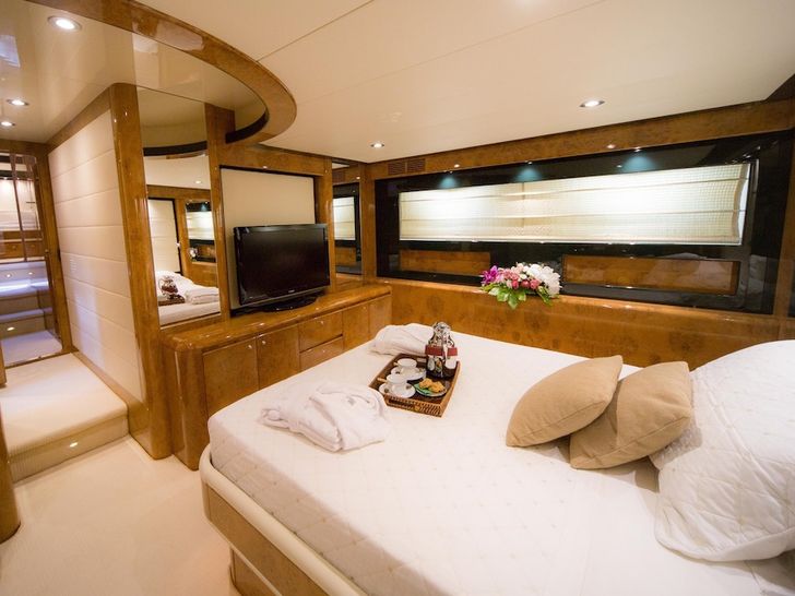 ZIA CANAIA Riva Opera 80 - VIP cabin 1 bed and TV ZIA CANAIA Riva Opera 80 - VIP cabin 1 bed and TV