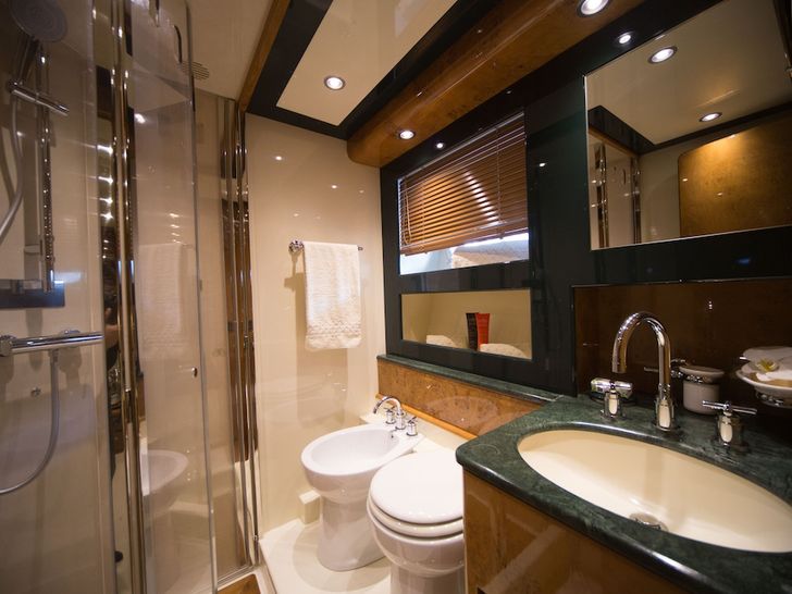 ZIA CANAIA Riva Opera 80 - master cabin bathroom ZIA CANAIA Riva Opera 80 - master cabin bathroom