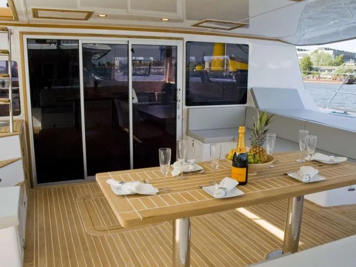 ZIMIT Sunreef 62 - aft deck seating and dining area ZIMIT Sunreef 62 - aft deck seating and dining area