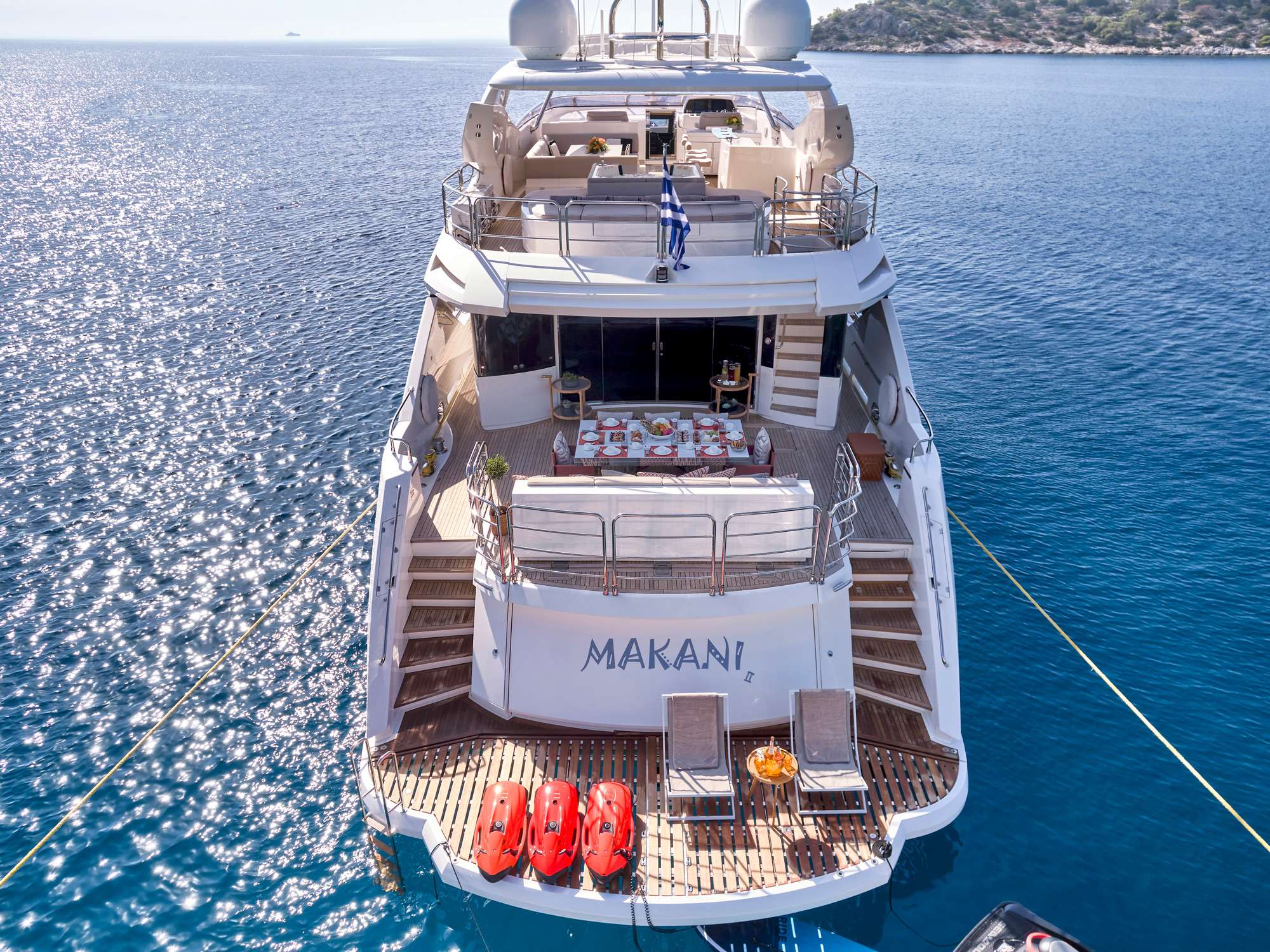 MAKANI II Predator 115 - stern