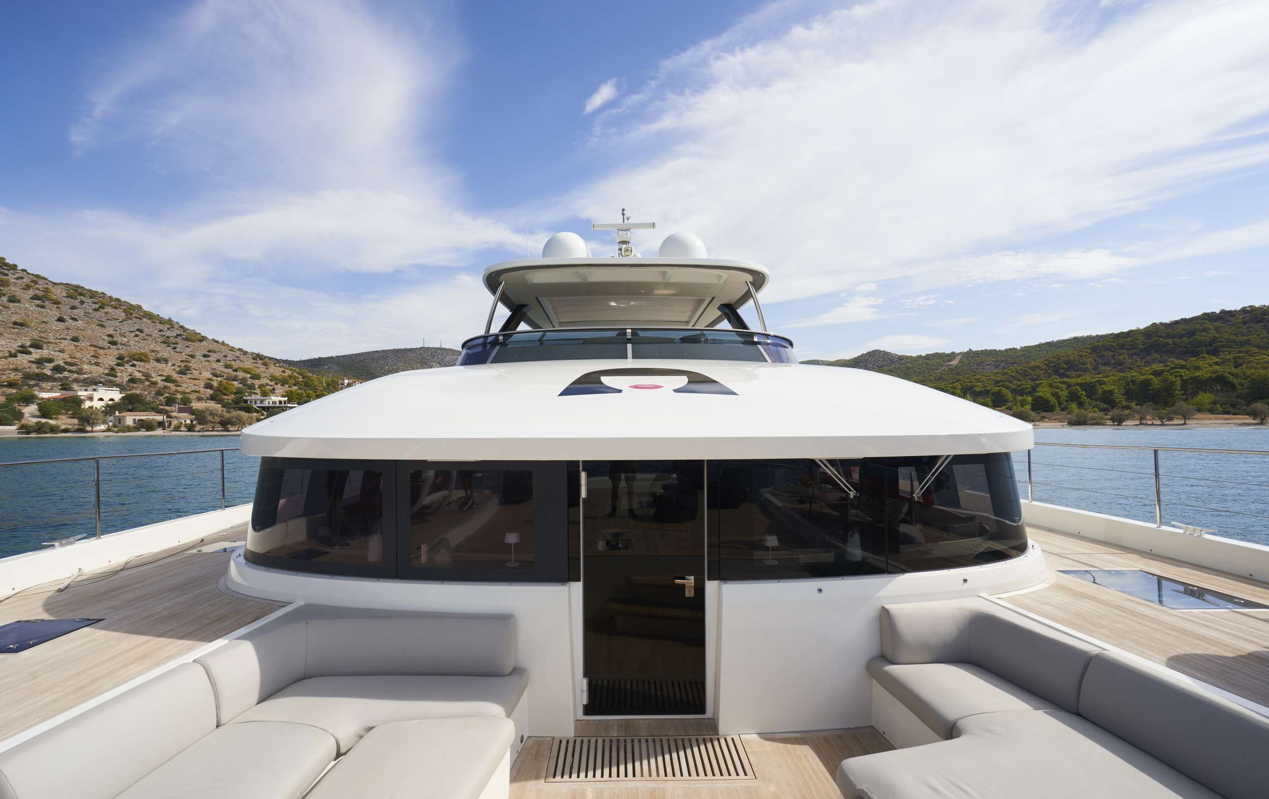 CRAZY HORSE Lagoon 78 - foredeck