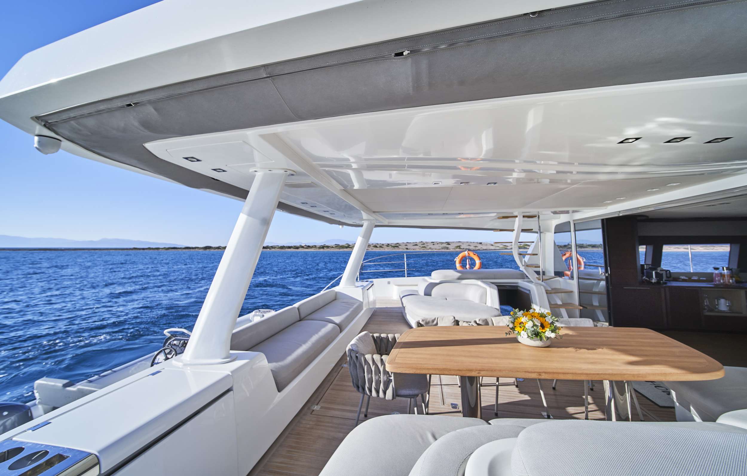 CRAZY HORSE Lagoon 78 - aft deck alfresco dining area