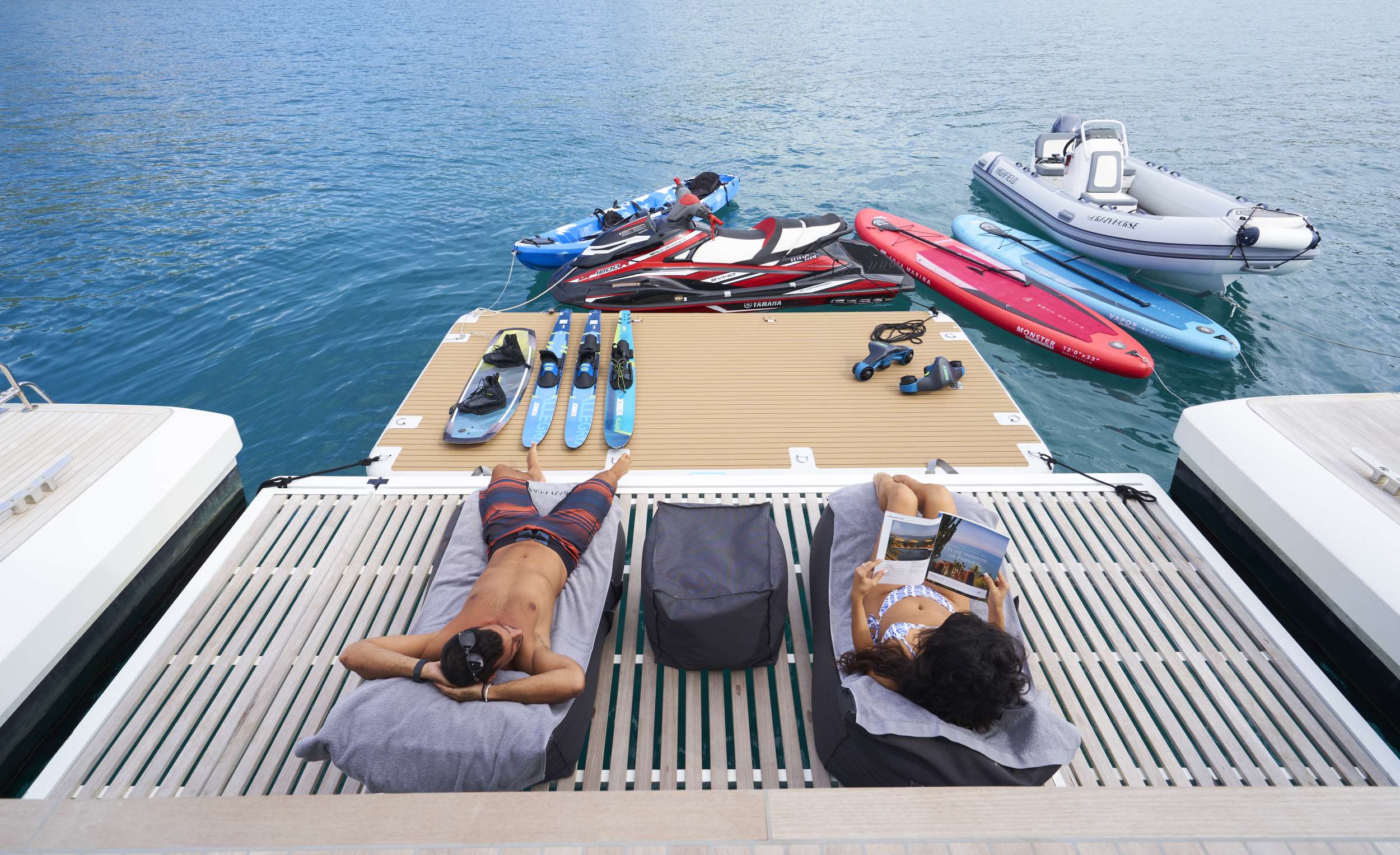 CRAZY HORSE Lagoon 78 - aft swim platform with the water toys