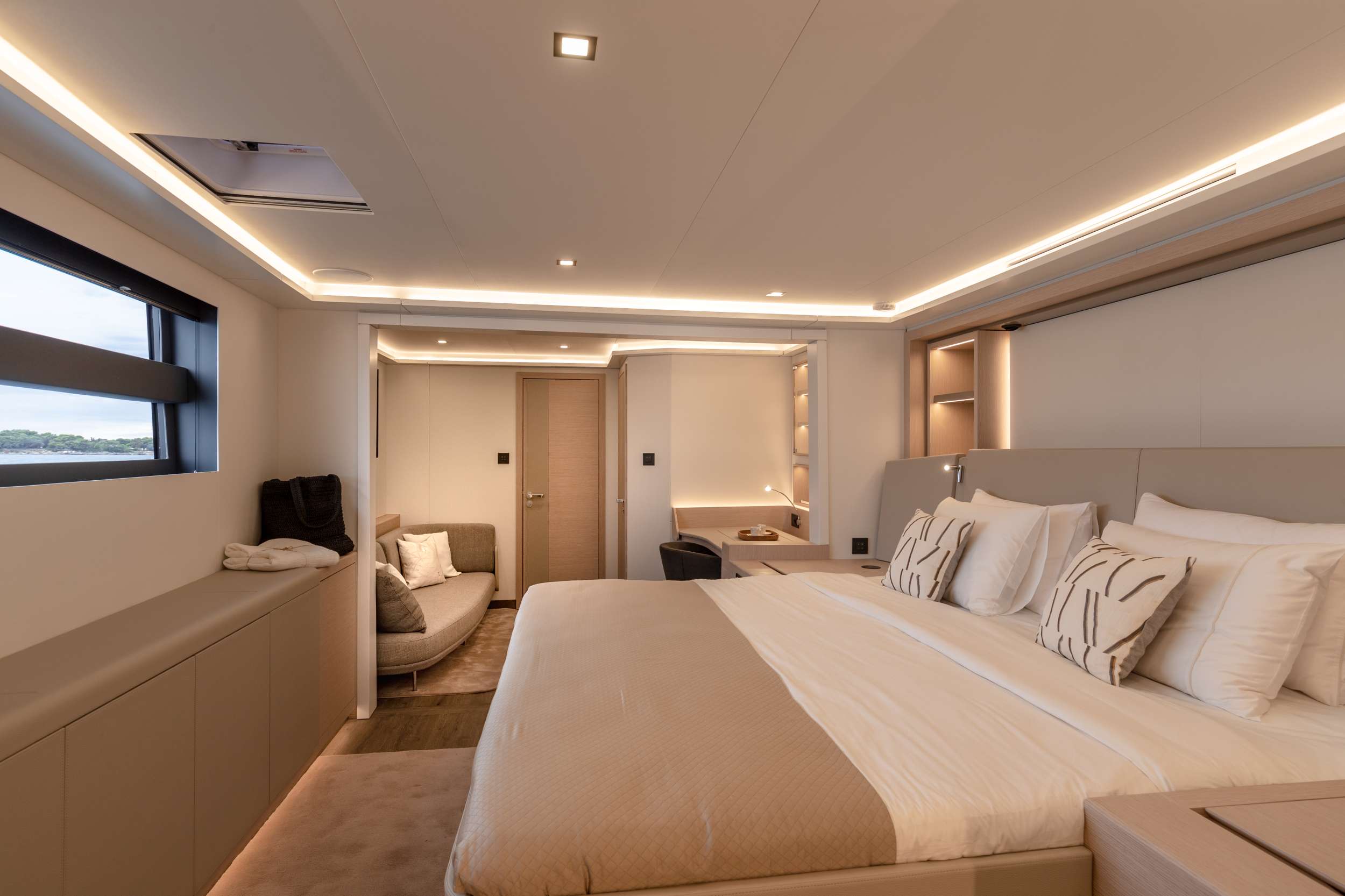 SERENISSIMA III Fountaine Pajot 80 - master cabin other angle
