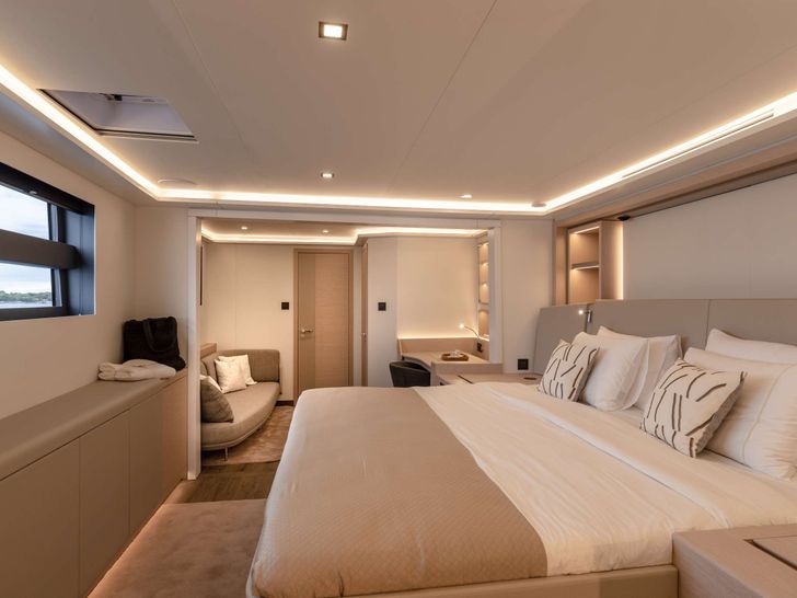 SERENISSIMA III Fountaine Pajot 80 - master cabin other angle SERENISSIMA III Fountaine Pajot 80 - master cabin other angle