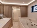 SERENISSIMA III Fountaine Pajot 80 - master cabin bathroom SERENISSIMA III Fountaine Pajot 80 - master cabin bathroom