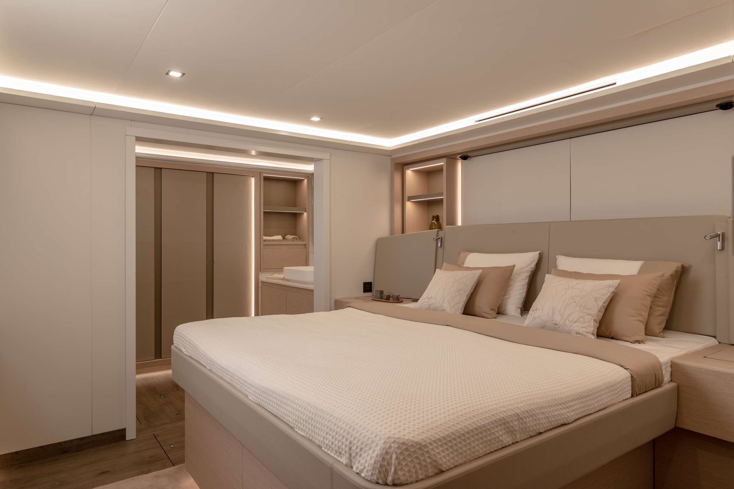SERENISSIMA III Fountaine Pajot 80 - VIP cabin 2