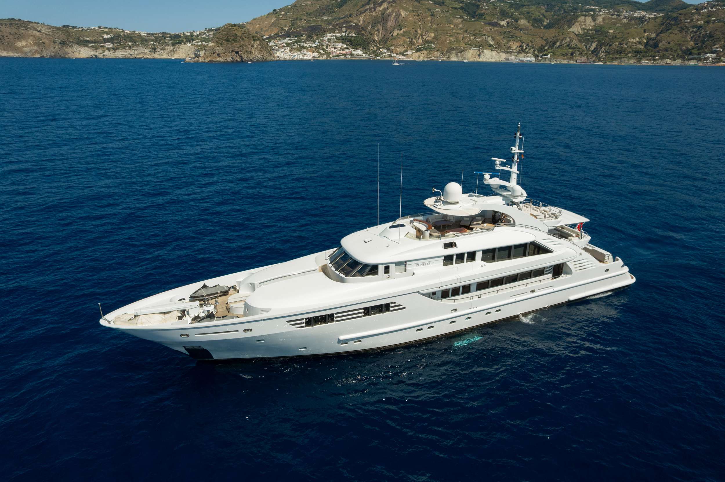 PENELOPE ISA 470 - anchored aerial shot