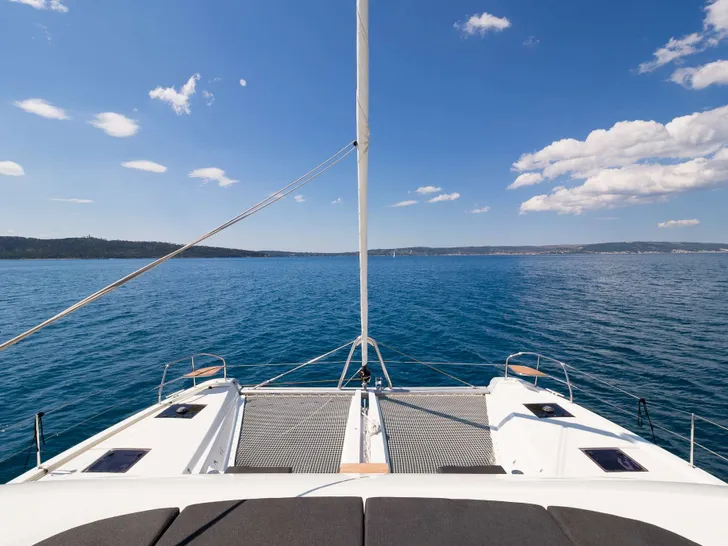 CHAMPAGNE PLEASE Lagoon 55 - foredeck net trampolines CHAMPAGNE PLEASE Lagoon 55 - foredeck net trampolines