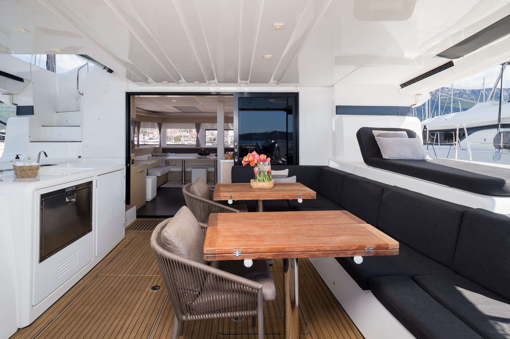 CHAMPAGNE PLEASE Lagoon 55 - aft deck lounge mode