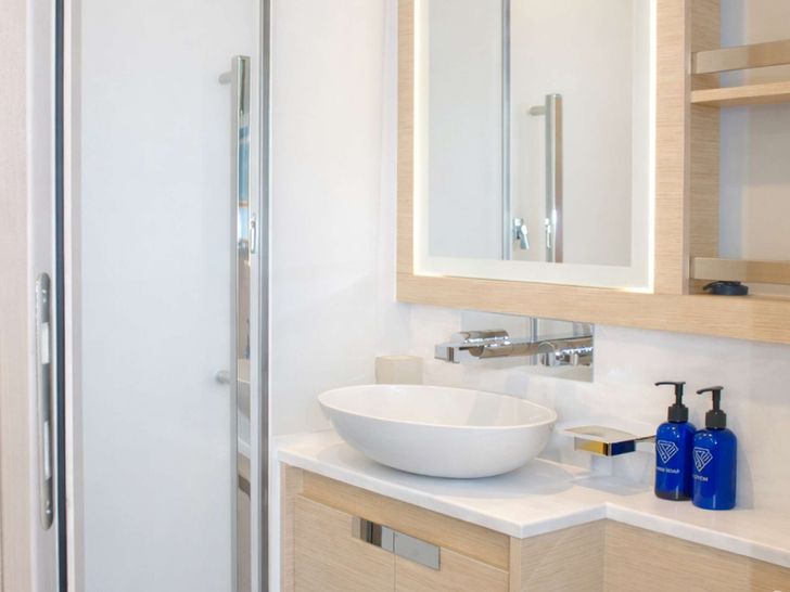 SAPPHIRE Fountaine Pajot Alegria 67 Stateroom Bath SAPPHIRE Fountaine Pajot Alegria 67 Stateroom Bath