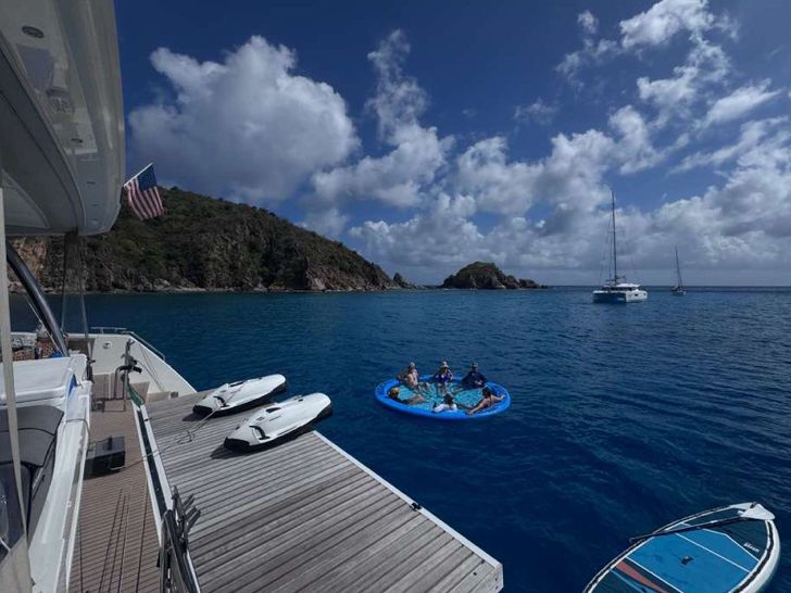 SAPPHIRE Fountaine Pajot Alegria 67 Hydraulic lift and watertoys SAPPHIRE Fountaine Pajot Alegria 67 Hydraulic lift and watertoys