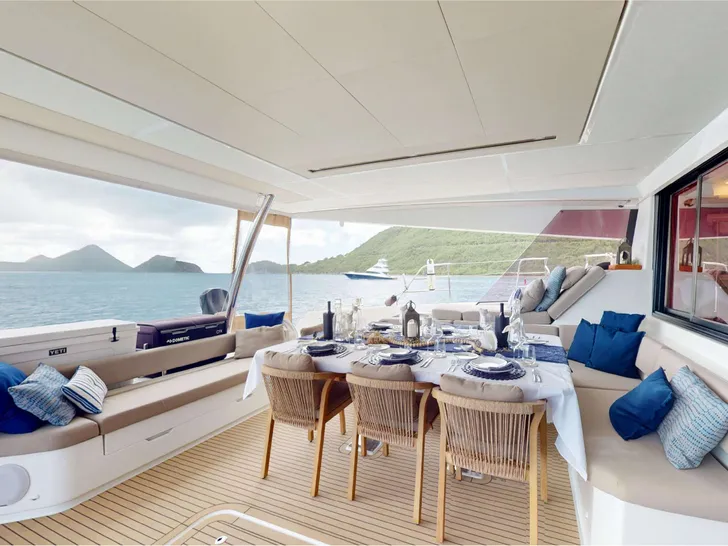 SAPPHIRE Fountaine Pajot Alegria 67 Cockpit Dining Area SAPPHIRE Fountaine Pajot Alegria 67 Cockpit Dining Area