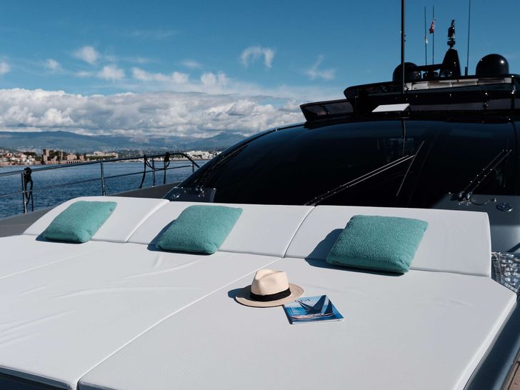 ICONA Riva 102 Corsaro Super - foredeck sunbathing area ICONA Riva 102 Corsaro Super - foredeck sunbathing area