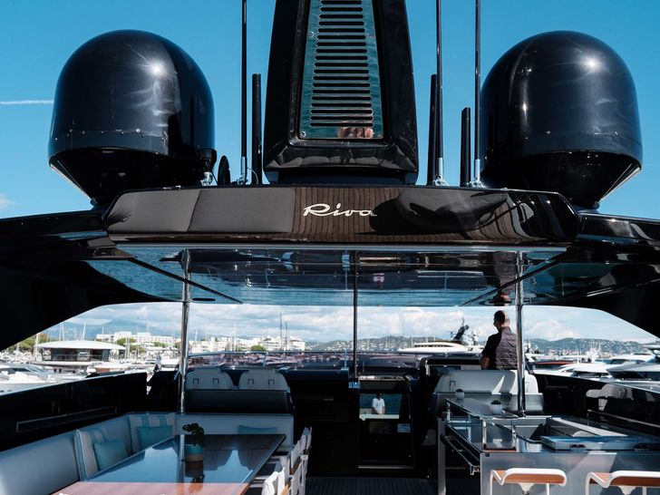 ICONA Riva 102 Corsaro Super - sundeck ICONA Riva 102 Corsaro Super - sundeck