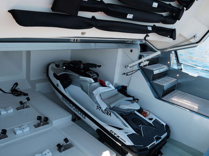 ICONA Riva 102 Corsaro Super - tender garage ICONA Riva 102 Corsaro Super - tender garage