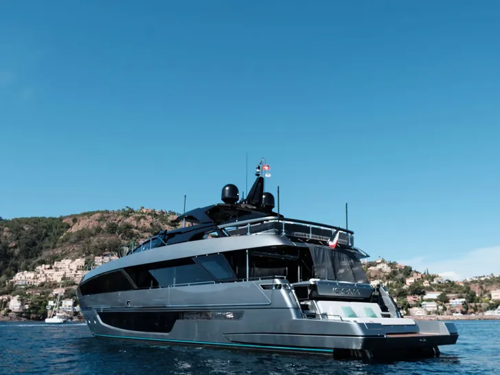 ICONA Riva 102 Corsaro Super - anchored aft shot ICONA Riva 102 Corsaro Super - anchored aft shot