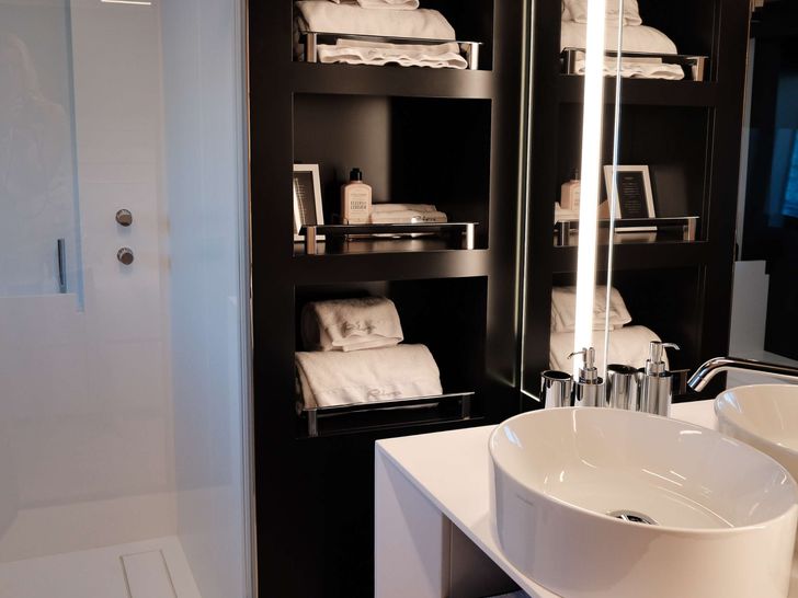 ICONA Riva 102 Corsaro Super - VIP cabin bathroom ICONA Riva 102 Corsaro Super - VIP cabin bathroom