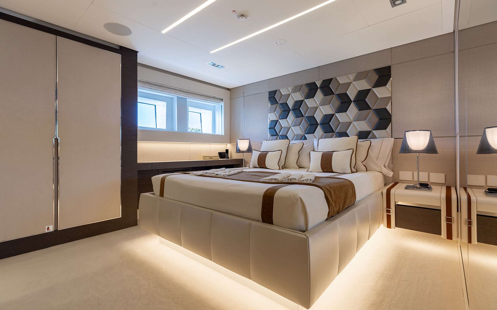 Charter Yacht CABO - Persing 140 - 5 Cabins - Cannes - St Tropez - Nice - Antibes - Monaco - The French Riviera
