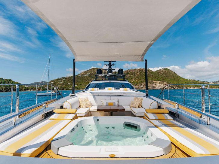 CABO Persing 140 - foredeck lounge and jacuzzi CABO Persing 140 - foredeck lounge and jacuzzi
