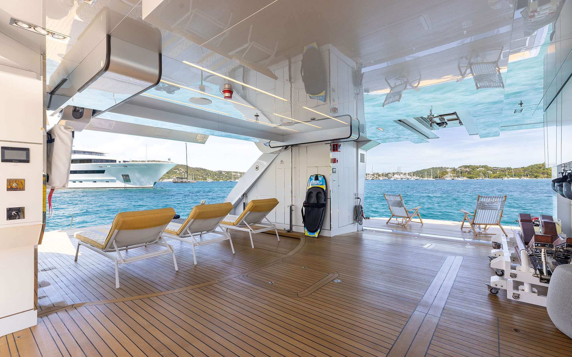 Charter Yacht CABO - Persing 140 - 5 Cabins - Cannes - St Tropez - Nice - Antibes - Monaco - The French Riviera