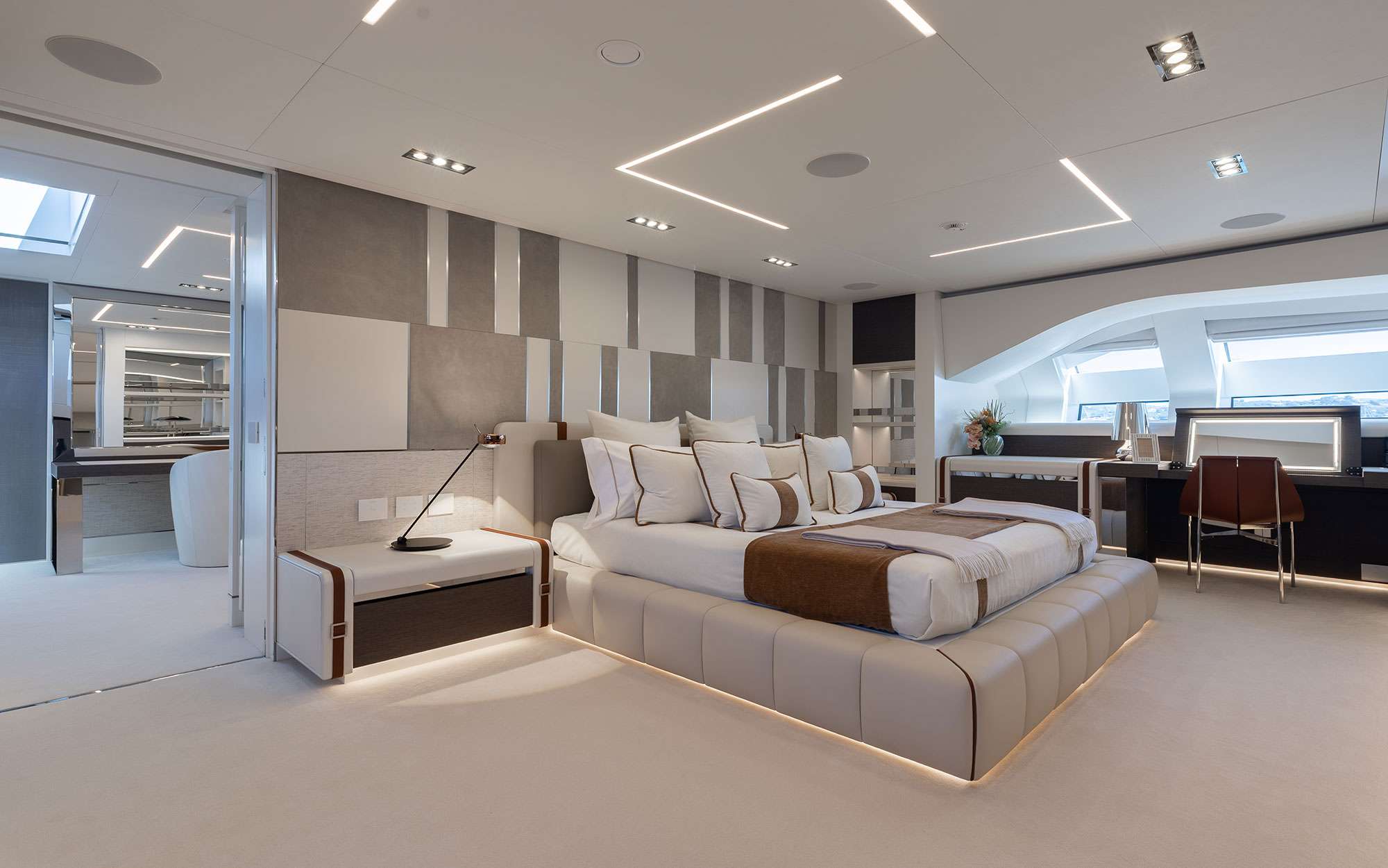 Charter Yacht CABO - Persing 140 - 5 Cabins - Cannes - St Tropez - Nice - Antibes - Monaco - The French Riviera