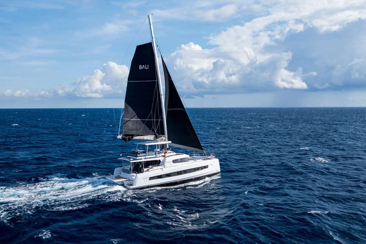 NO RUSH Bali 5.2 - cruising across the Caribbean water