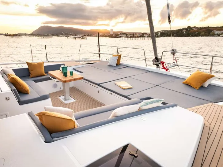 NO RUSH Bali 5.2 - foredeck under the sunset NO RUSH Bali 5.2 - foredeck under the sunset