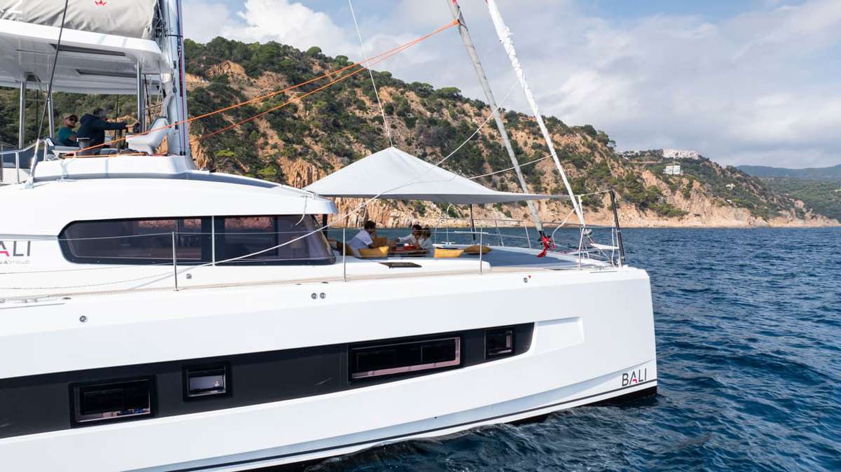 NO RUSH Bali 5.2 - side hull