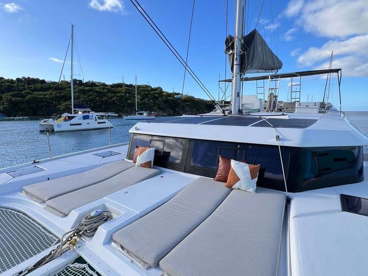 AQUANIMITY Dufour 48 - foredeck AQUANIMITY Dufour 48 - foredeck