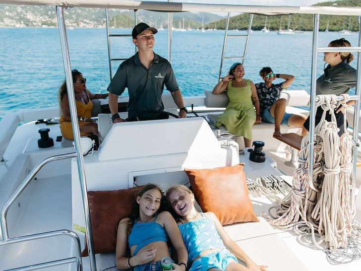 AQUANIMITY Dufour 48 - flybridge AQUANIMITY Dufour 48 - flybridge