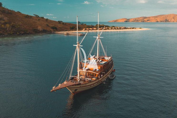 Charter Yacht THE MAJ OCEANIC - Phinisi 47m - 7 Cabins - Labuan Bajo - Komodo - Sorong - Raja Ampat - Indonesia