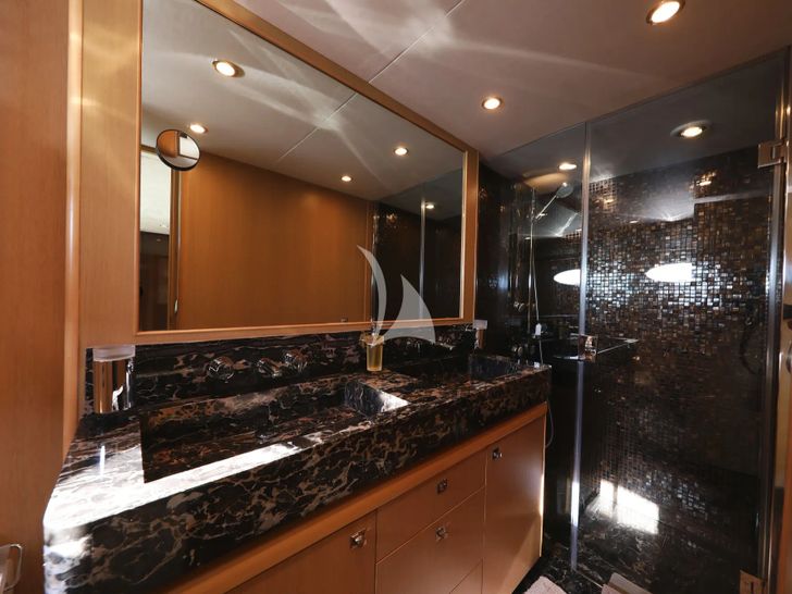 INSIEME Princess 85 Fly - double cabin bathroom INSIEME Princess 85 Fly - double cabin bathroom