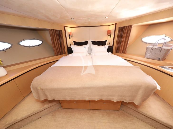 INSIEME Princess 85 Fly - VIP cabin INSIEME Princess 85 Fly - VIP cabin