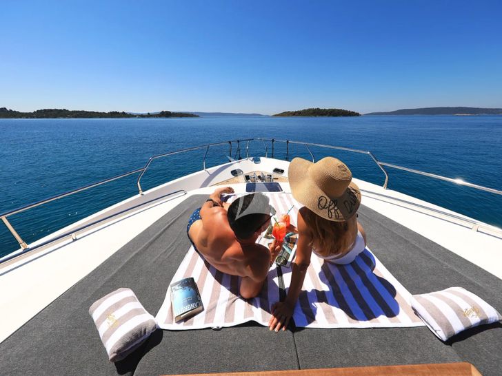 INSIEME Princess 85 Fly - foredeck bronzing area INSIEME Princess 85 Fly - foredeck bronzing area