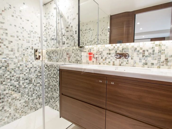 SHAWLIFE - Master ensuite SHAWLIFE - Master ensuite