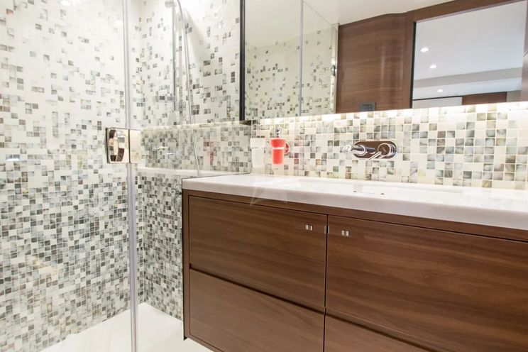 Charter Yacht SHAWLIFE - Princess 68 - 4 Cabins - Cannes - Monaco - St Tropez - Antibes