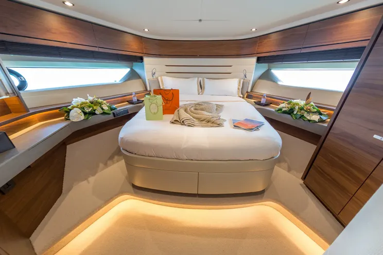 Charter Yacht SHAWLIFE - Princess 68 - 4 Cabins - Cannes - Monaco - St Tropez - Antibes
