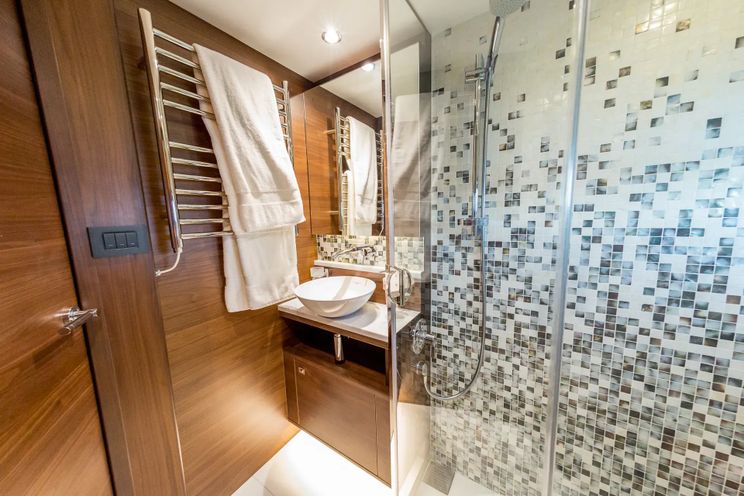 Charter Yacht SHAWLIFE - Princess 68 - 4 Cabins - Cannes - Monaco - St Tropez - Antibes