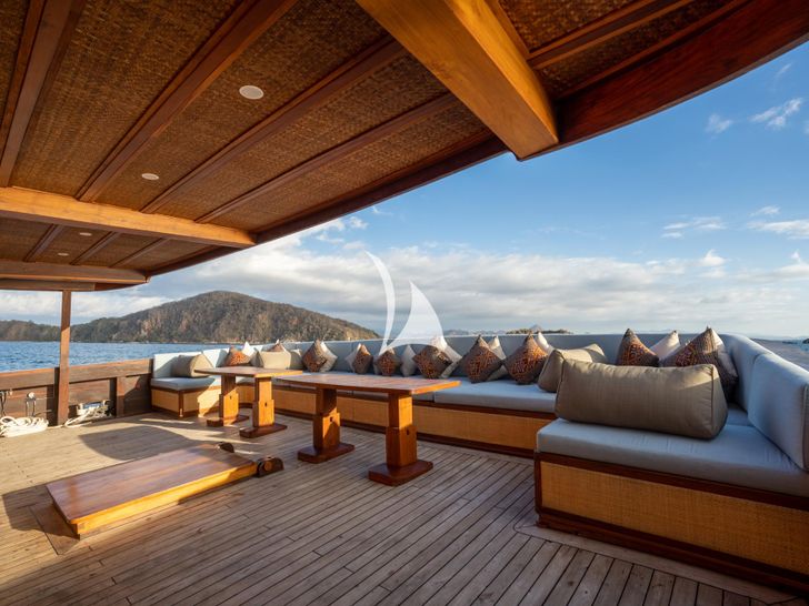 THE MAJ OCEANIC Phinisi 47m - main deck aft THE MAJ OCEANIC Phinisi 47m - main deck aft