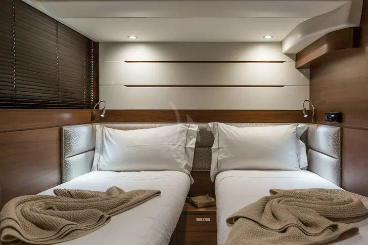 Charter Yacht SHAWLIFE - Princess 68 - 4 Cabins - Cannes - Monaco - St Tropez - Antibes