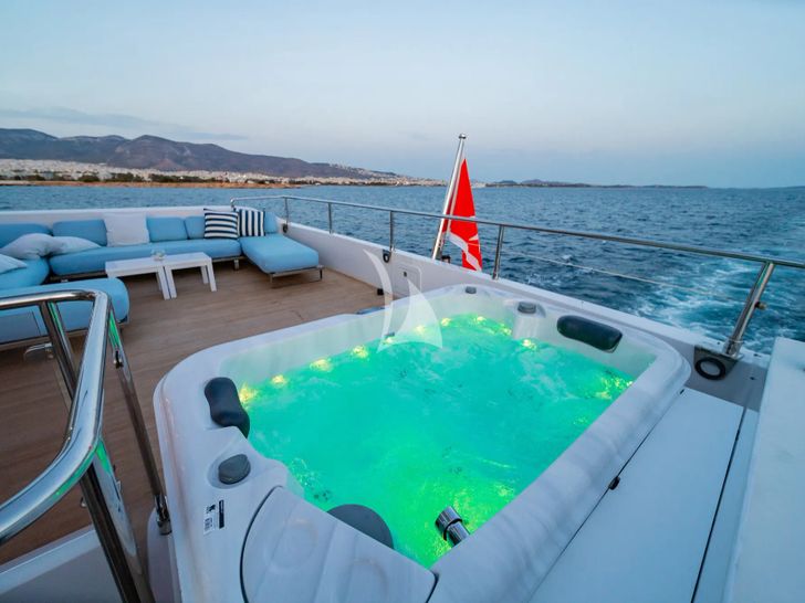 SEA WOLF Mondomarine 42m - jacuzzi SEA WOLF Mondomarine 42m - jacuzzi