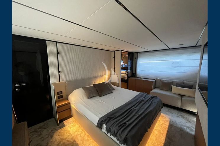 Charter Yacht BREEZE - Ferretti 720 - 4 Cabins - St Tropez - Cannes - Nice - Monaco - Antibes - French Riviera