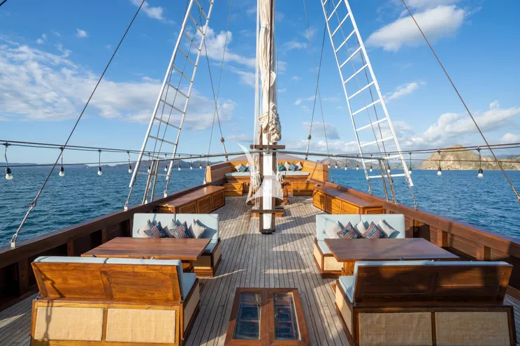 Charter Yacht THE MAJ OCEANIC - Phinisi 47m - 7 Cabins - Labuan Bajo - Komodo - Sorong - Raja Ampat - Indonesia