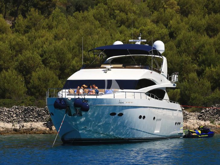 INSIEME Princess 85 Fly - frontal shot INSIEME Princess 85 Fly - frontal shot