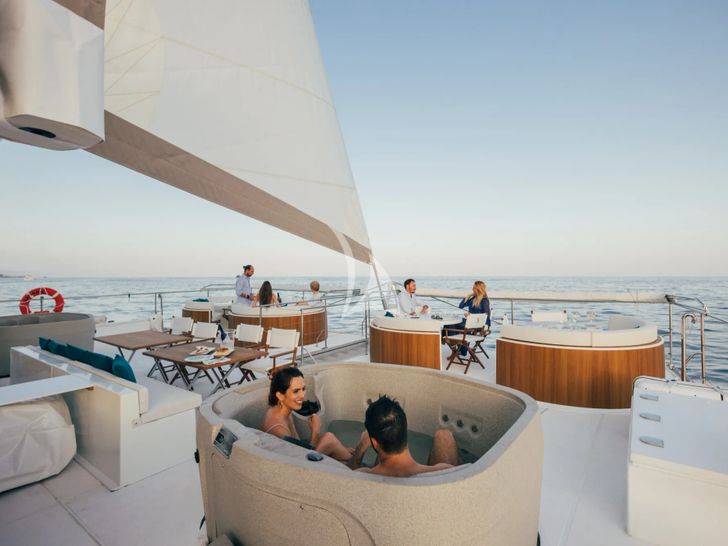 MANANA - Deck space MANANA - Deck space