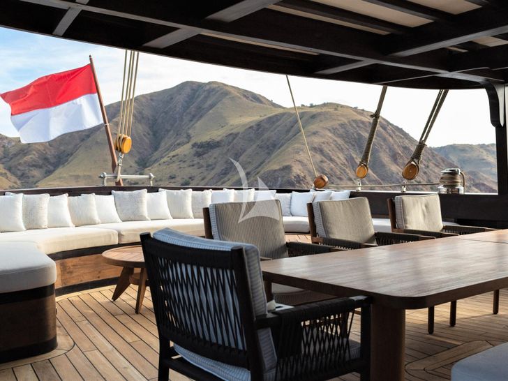 VELA Custom 50m - alfresco dining area VELA Custom 50m - alfresco dining area