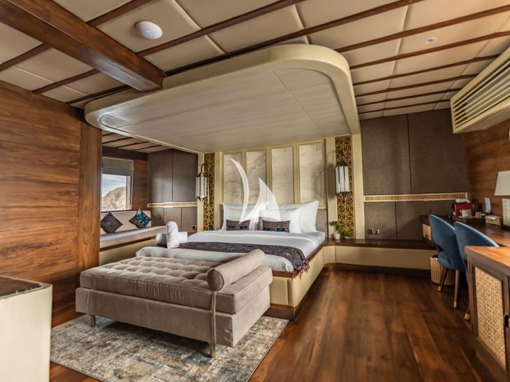 THE MAJ OCEANIC Phinisi 47m - VIP cabin 1 wide shot THE MAJ OCEANIC Phinisi 47m - VIP cabin 1 wide shot