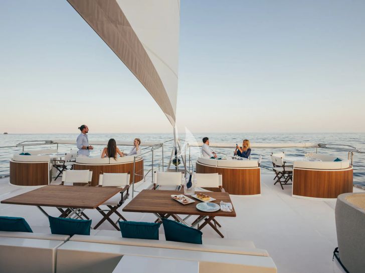 MANANA - Deck space MANANA - Deck space